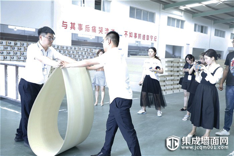 爱体育官方网站集成墙面.jpg