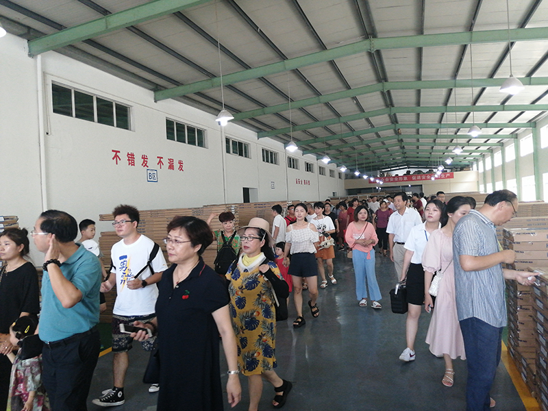 爱体育官方网站集成墙面.jpg