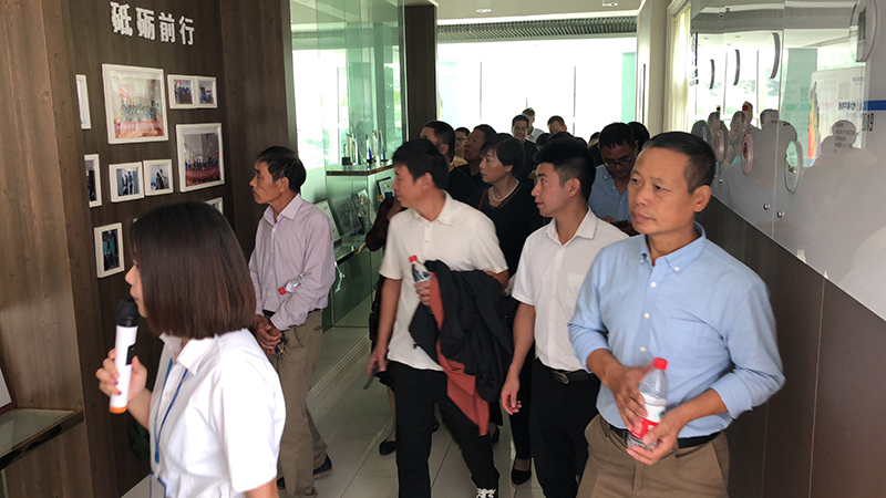 爱体育官方网站集成墙面.jpg